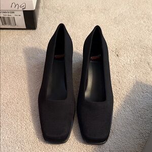 AEROSOLES Women's Black Square Toe Heels